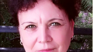 Лечителката, която убива всички болести: Просто ела при нея с 5 литра вода и след 3 месеца ще си здрав!