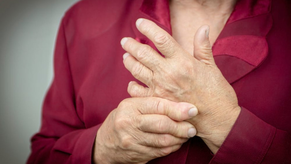 Кои първи признаци съобщават за ревматоидния артрит?