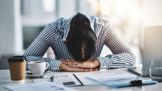 Спи ви се на работа? Ето няколко прости трика да преборите дрямката