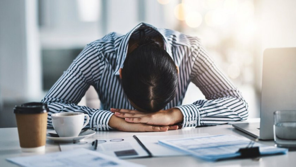 Спи ви се на работа? Ето няколко прости трика да преборите дрямката