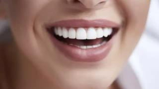 Искате ли изрядно бели зъби? Забъркайте три съставки и ще го постигнете!