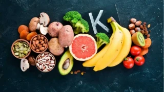 Диетолози: Храни, богати на витамин К, са опасни за възрастните