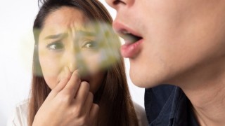 Японски учени откриха: Какво причинява лошия дъх в устата и миризма по краката