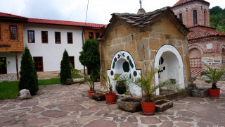 Чудо: Светиня от „Под игото“ лекува безплодие и възстановява нервите