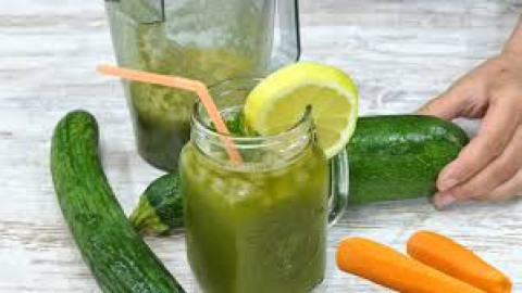 С тази свежа напитка: Чистите тялото от токсини и се вталявате ударно