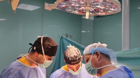 Ортопедите от УМБАЛ „Софиямед“ отстраниха над 2кг. тумор от бедрото на пациент