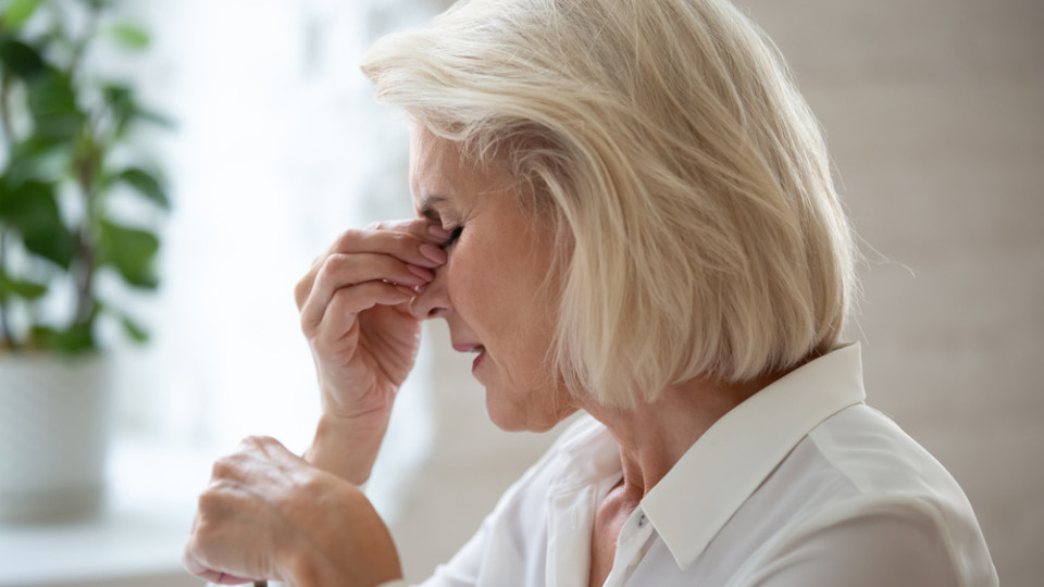 Откриха връзката: Между цвета на очите, поносимостта към болката и влечението към чашката!