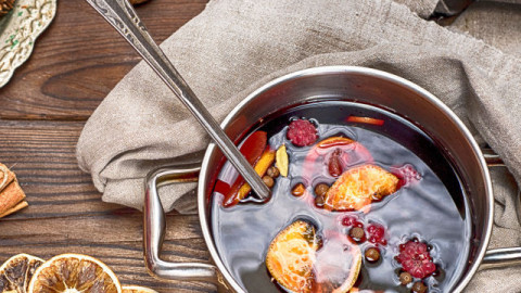 Защо греяното вино носи много ползи за здравето ни?