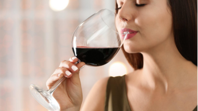 Чаша червено вино вечер: Ето какви неподозираните ползи носи това за здравето!