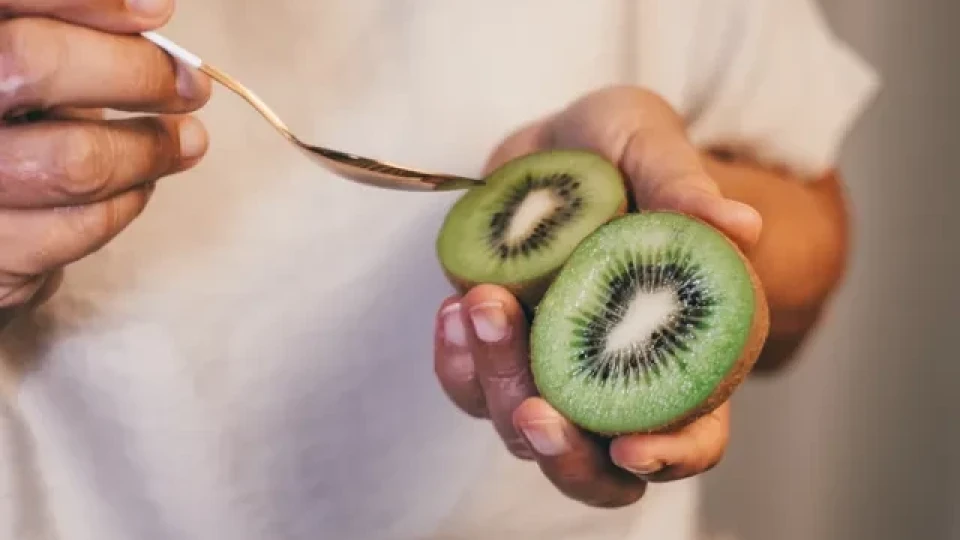 Искаш да спиш непробудно? Две кивита преди лягане и край на нощното събуждане