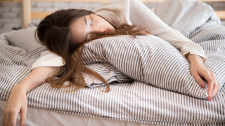 Как влияе часа на лягане върху сърдечното здраве?